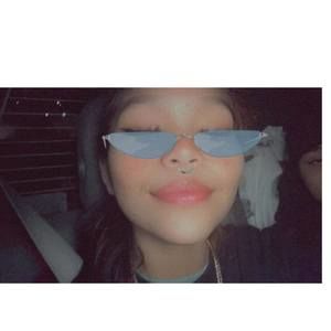 Meet your Posher, Kira